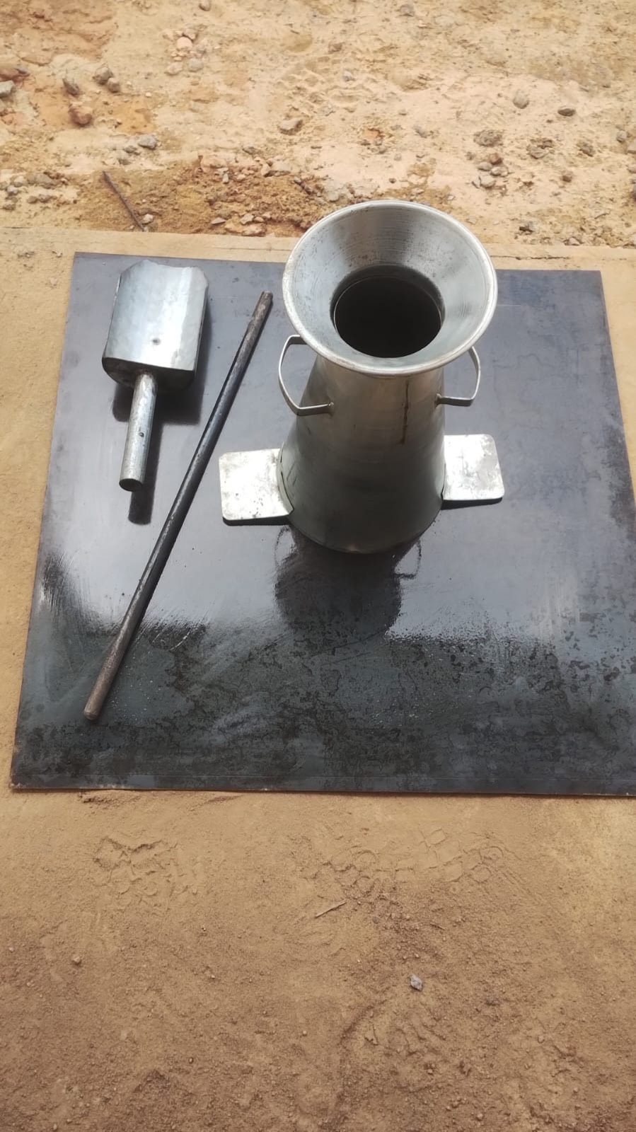 Equipamento de slump test em campo